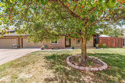 7538 Farm View Circle Drive, Indianapolis - 2