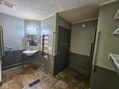 311 Edgeway Drive, Alexandria - 10