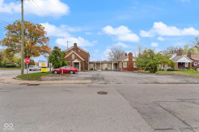 1302 10th Street, Jeffersonville - 77