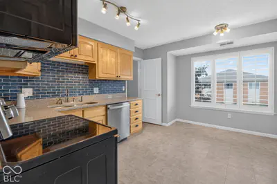 536 Hunters Drive, Carmel - 18