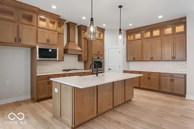 6052 Salisbury Street, Zionsville - 3