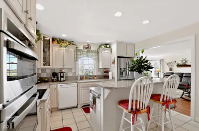 9510 235th Street, Cicero - 16