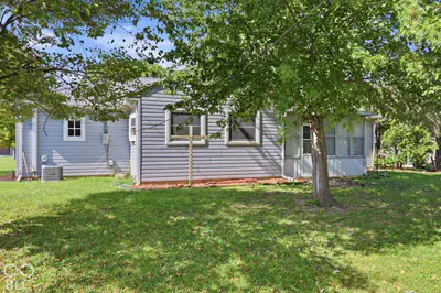 1615 Avenue East Street, Elwood - 19
