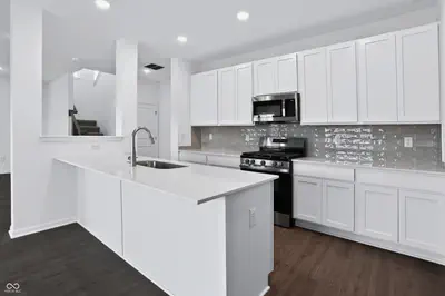 8689 Meadowlands Court, Plainfield - 5