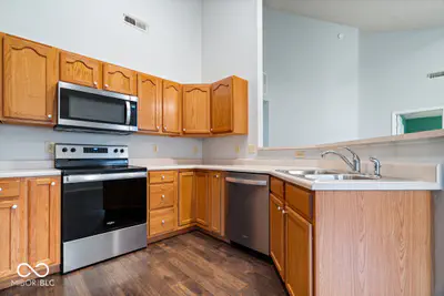 8140 Burnett Boulevard, Avon - 13