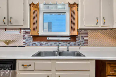 618 S Poplar Street, Seymour - 33