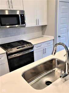 7057 Equality Boulevard, Carmel - 8
