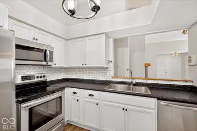 9741 Roxbury Drive, Fishers - 16