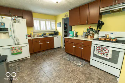 215 Maple Street, Spiceland - 9