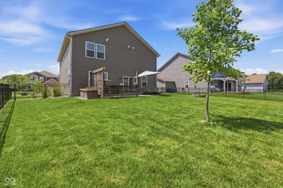 9767 Alzada Drive, Fishers - 35