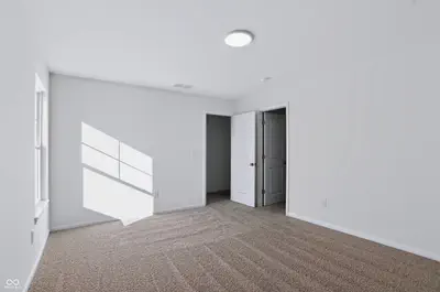 8689 Meadowlands Court, Plainfield - 36