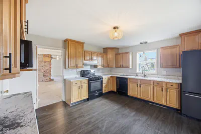 206 Broadway Street, Pendleton - 27