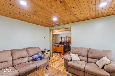 621 Poplar Street, Seymour - 33