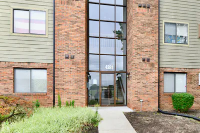 4381 Village Parkway Circle, Indianapolis - 35