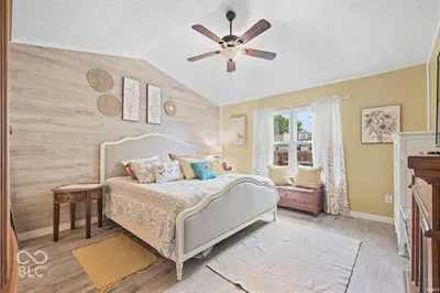 1480 Hedge, Greenfield - 12