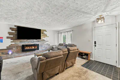 907 Cragwood Court, Plainfield - 8