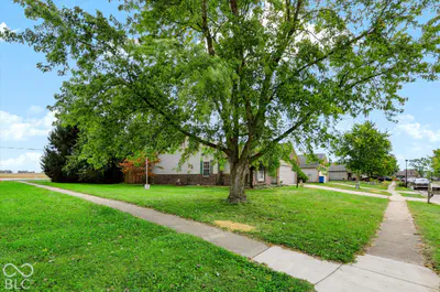 1495 Hedge Court, Greenfield - 47