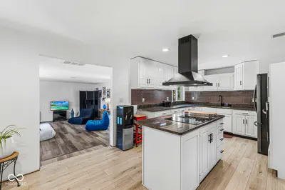 353 Broken Arrow Circle, Indianapolis - 2