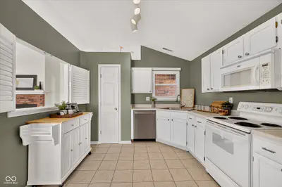 7675 Waterwood Drive, Indianapolis - 11