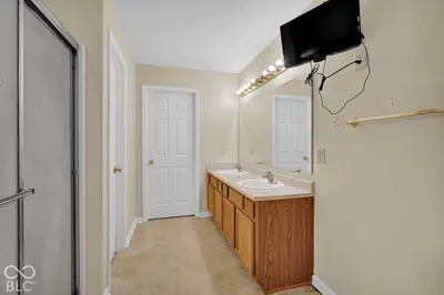 7807 Fox Glen Drive, Indianapolis - 24