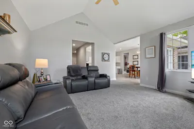4814 550, New Palestine - 17