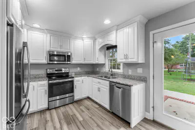 1521 Robin Hood Drive, Seymour - 11