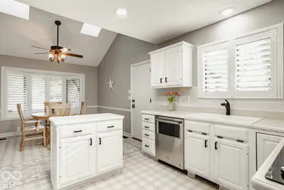 9037 Pinecreek Way, Indianapolis - 5