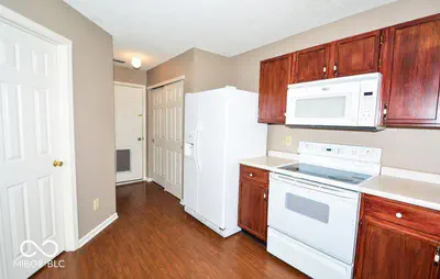 4537 Connaught East Drive, Plainfield - 11