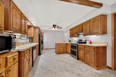 10420 Bradford Road, Avon - 12