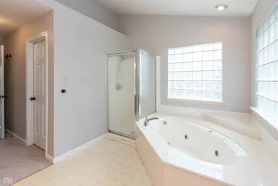 10517 Greenway Drive, Fishers - 25