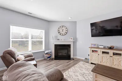 5573 Stone Grove Court, McCordsville - 23