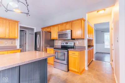 8302 Crystal Pointe Lane, Indianapolis - 18