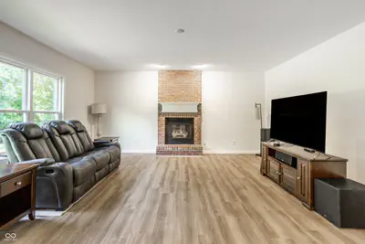 10024 Barth Drive, Zionsville - 17