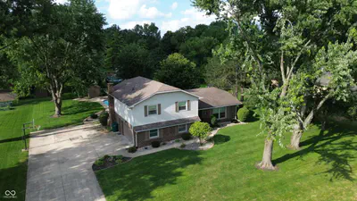 204 Oak Boulevard Drive, Greenfield