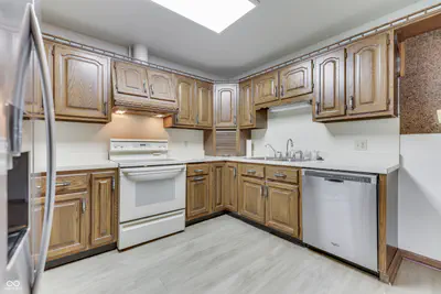 703 Hillcrest Drive, Greenwood - 15