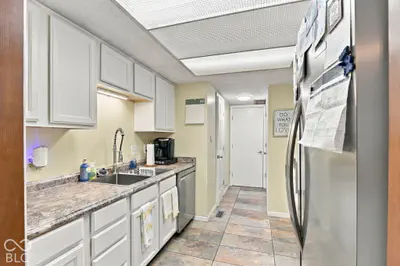 6058 Apache Drive, Indianapolis - 8