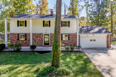 821 Merry Lane, Greenwood