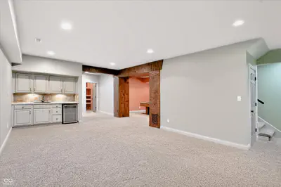 8437 500, Zionsville - 66