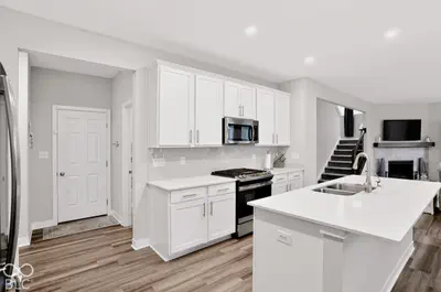 9978 Trafford Court, McCordsville - 19