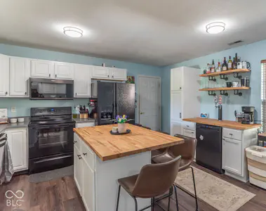 7941 Begonia Court, Camby - 10