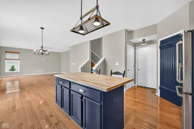 697 Lake Vista Drive, Columbus - 19