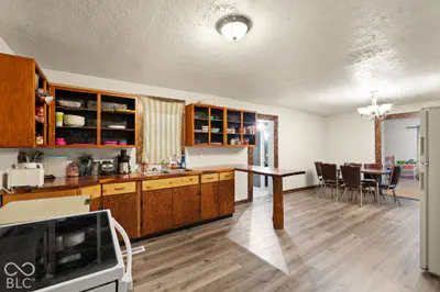 410 Main Street, English - 18