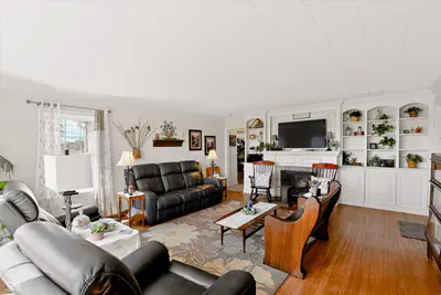 9510 235th Street, Cicero - 7