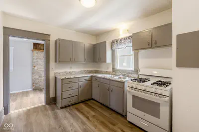 624 N Pine Street, Seymour - 13