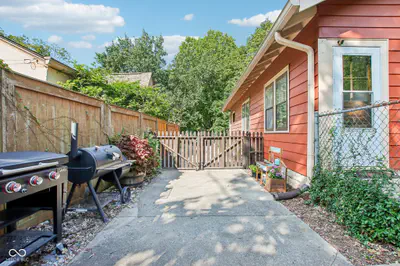 5607 Carrollton Avenue, Indianapolis - 27