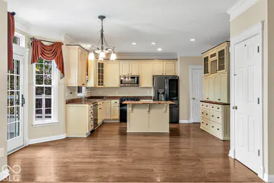 6763 Woodcliff Circle, Zionsville - 13