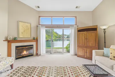 3713 N Lakeside Drive, Muncie - 10