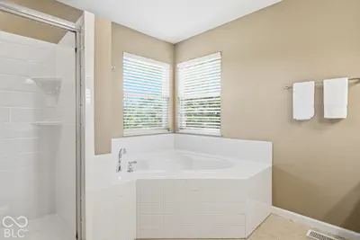 8567 Knoll Crossing, Fishers - 19
