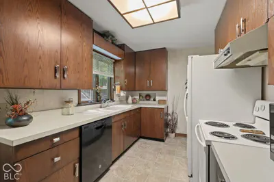 920 Southview Drive, Indianapolis - 17
