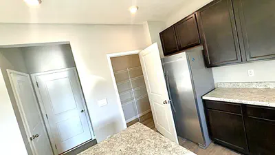 7226 Griffon Lane, Camby - 7